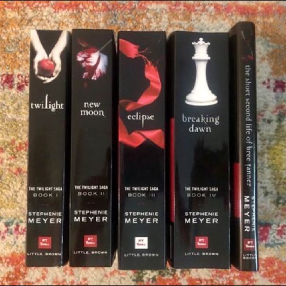 Complete Twilight Saga Book Series PLUS First Printing Bonus Book 🧛🏻‍♂️